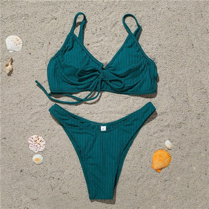 Costume da bagno da donna elegante e sexy a coste 