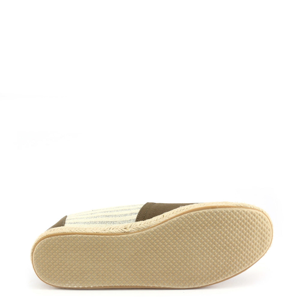 TOMS-10013528 